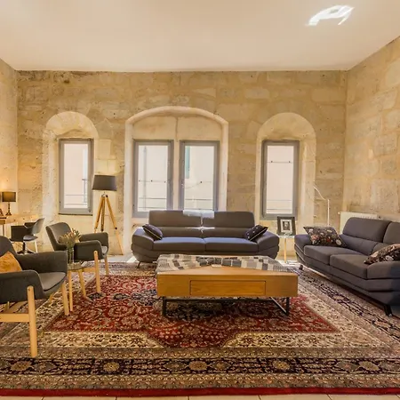 Apartment Celestin - Charming Historic Stone Duplex With Private Patio & Air Conditioning