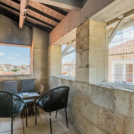 Apartment Celestin - Charming Historic Stone Duplex With Private Patio & Air Conditioning