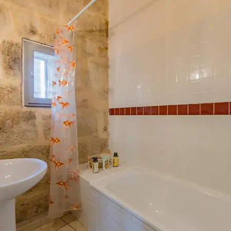 شقة Celestin - Charming Historic Stone Duplex With Private Patio & Air Conditioning بزييه