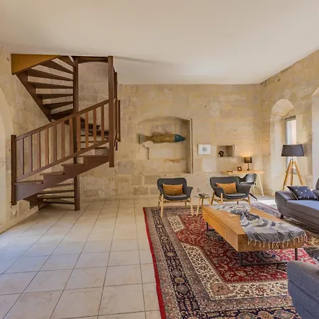 Celestin - Charming Historic Stone Duplex With Private Patio & Air Conditioning شقة