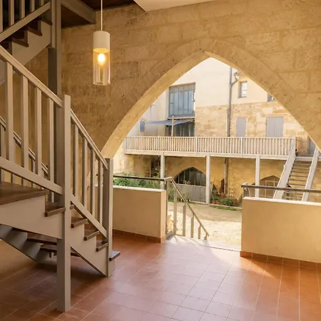Celestin - Charming Historic Stone Duplex With Private Patio & Air Conditioning * بزييه